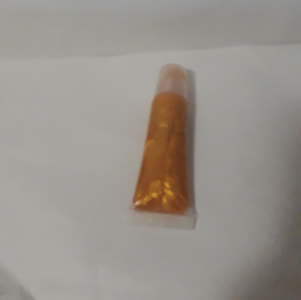 Lip gloss - Picture 4 of 5